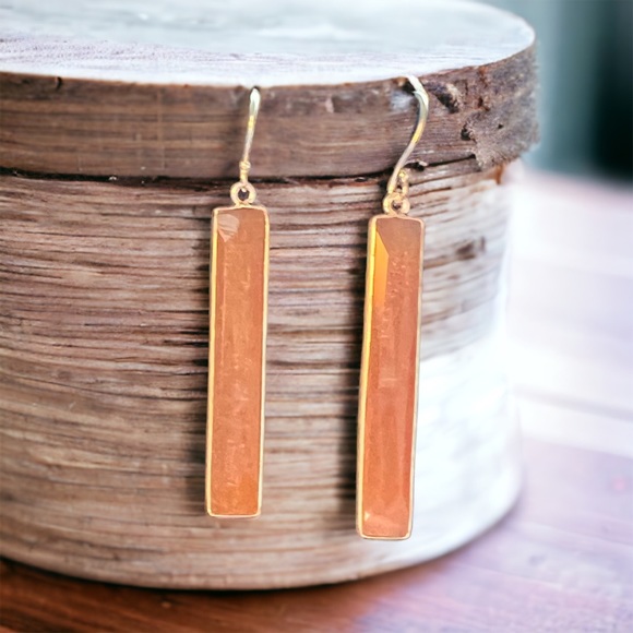 PEACH MOONSTONE AND SILVER EARRINGS - Picture 1 of 1